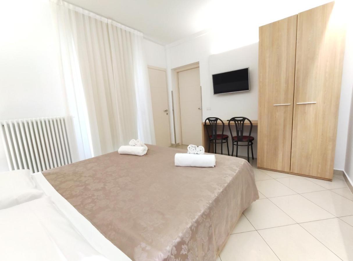 Residence Perla Rimini Bagian luar foto