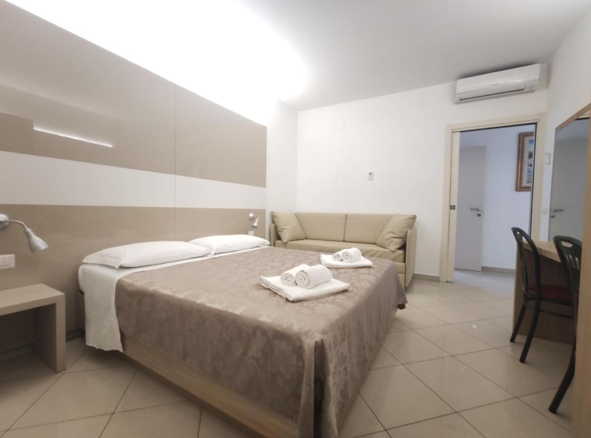 Residence Perla Rimini Bagian luar foto