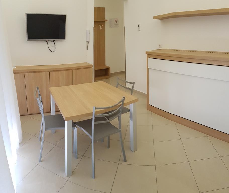 Residence Perla Rimini Bagian luar foto